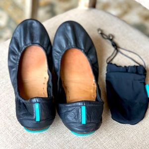 Size 11 Black Tieks with black carrying Tieks bag. Great condition.